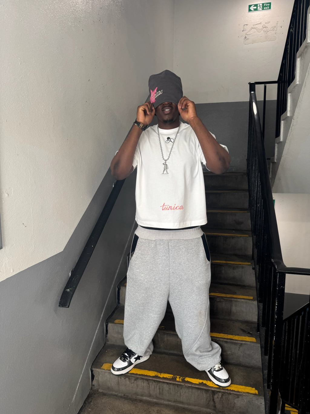 WHITE MILITANT TEE
