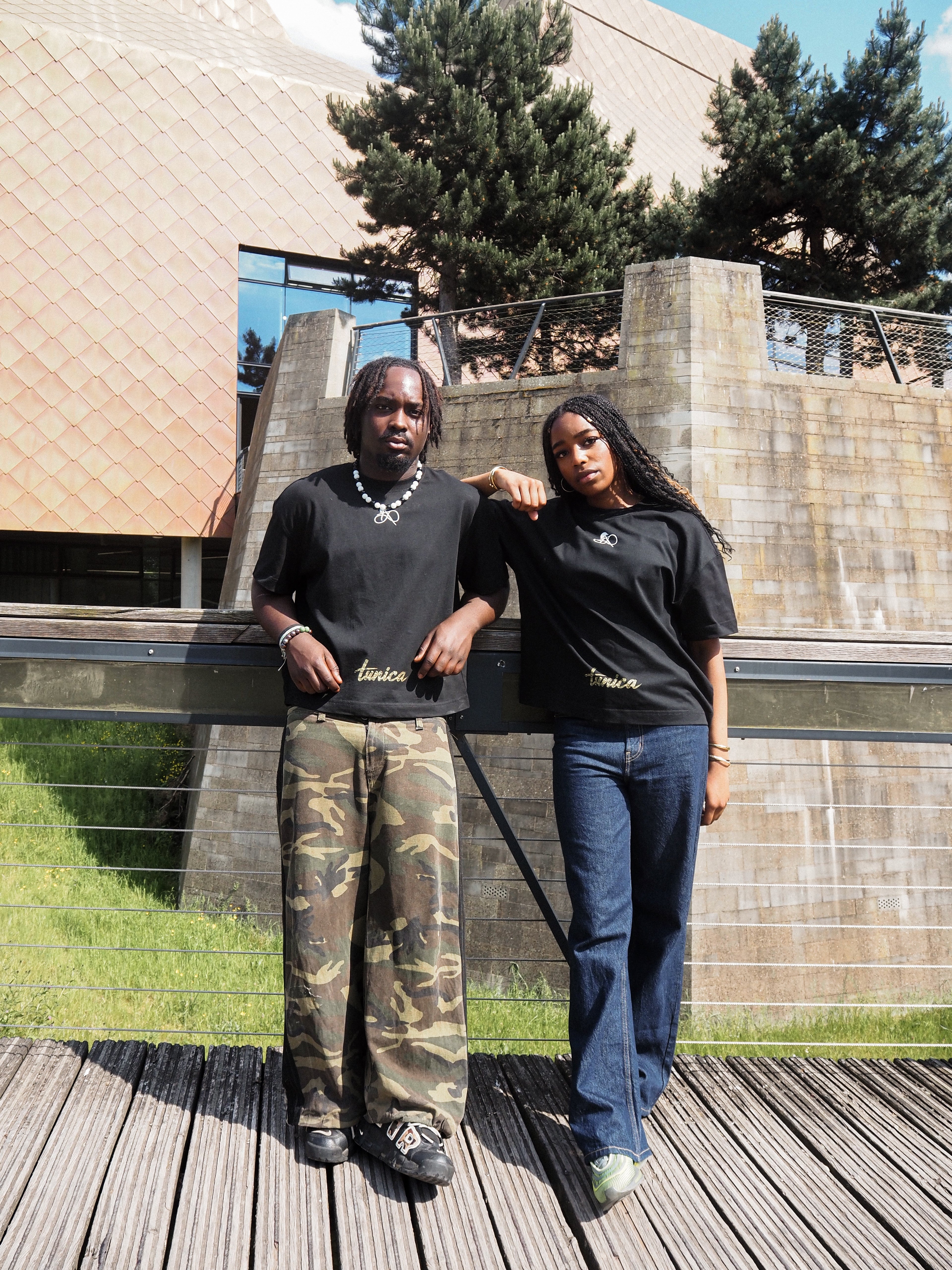 BLACK MILITANT TEE